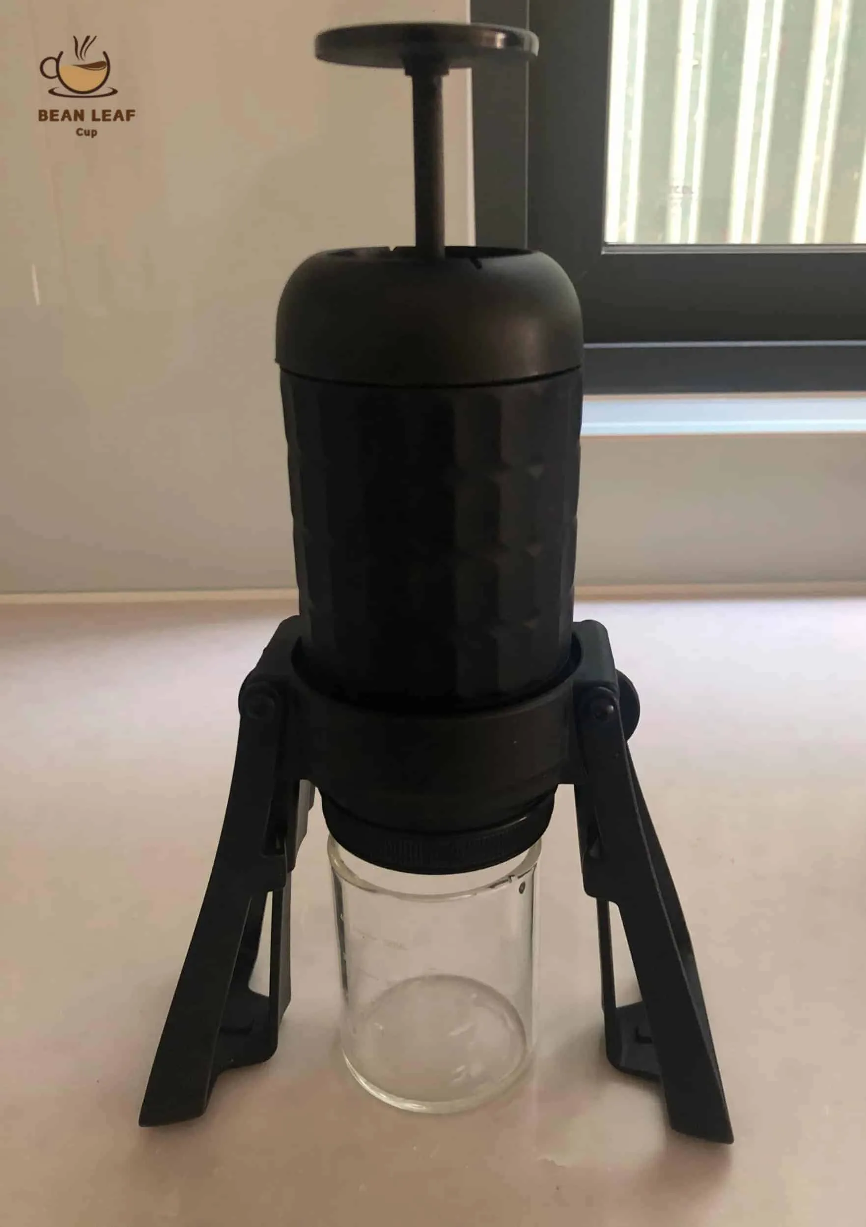 Pull double shot of espresso with Staresso Mirage