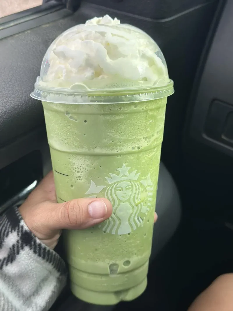 Trying out the matcha crème Frappuccino 