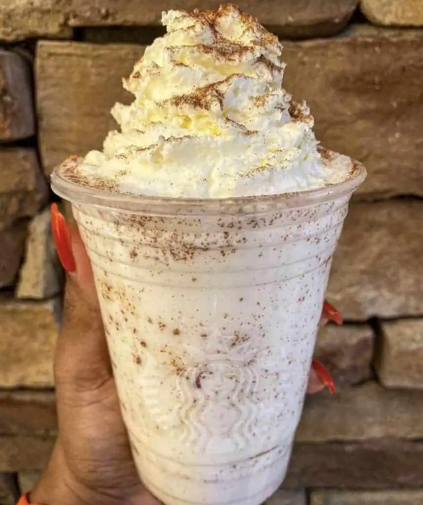 Cinnamon-Roll-Frappuccino