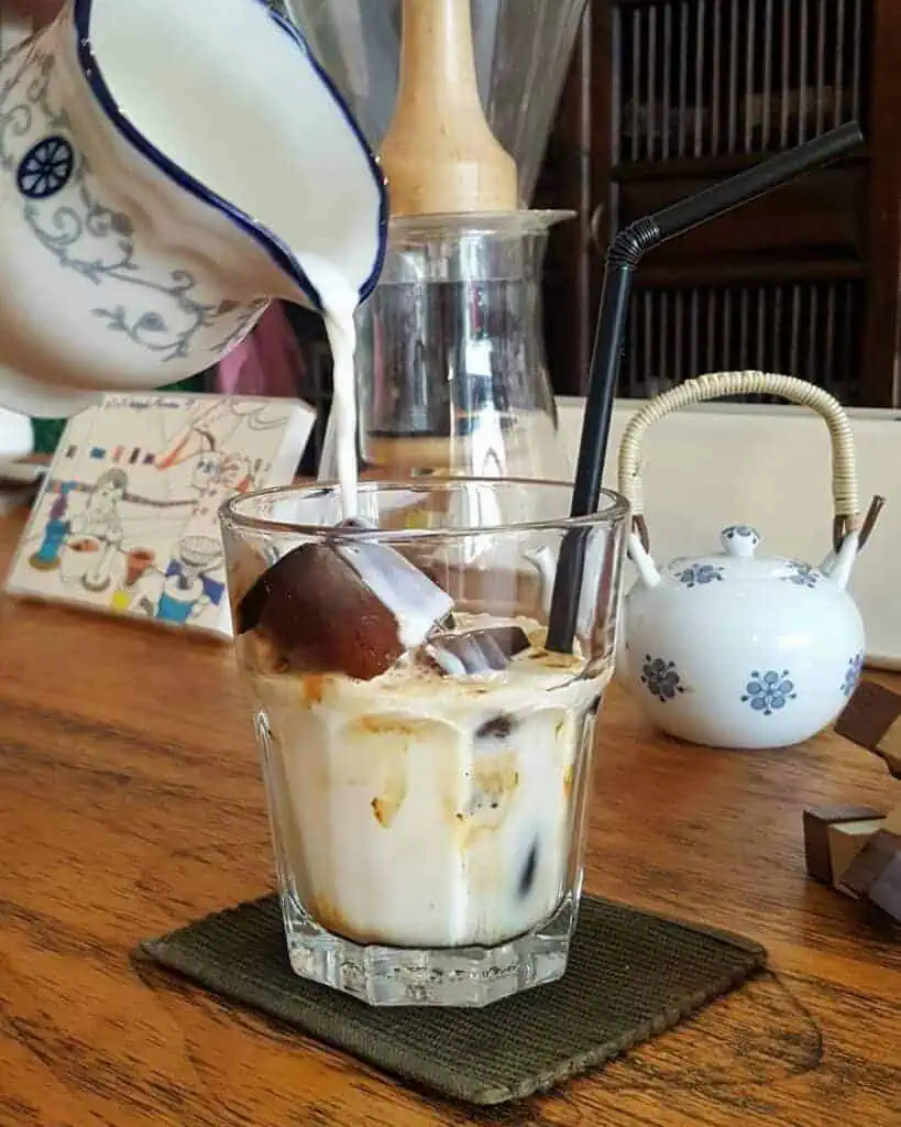 Coffee cube latte
