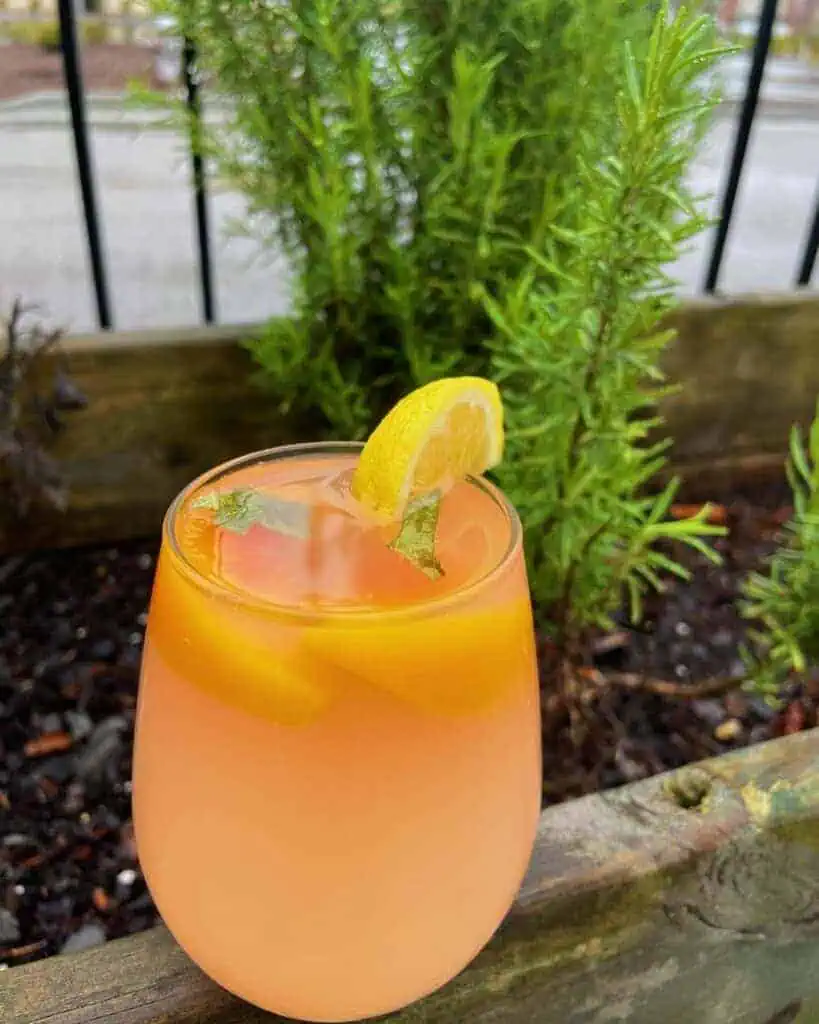 Peach-Basil-lemonade