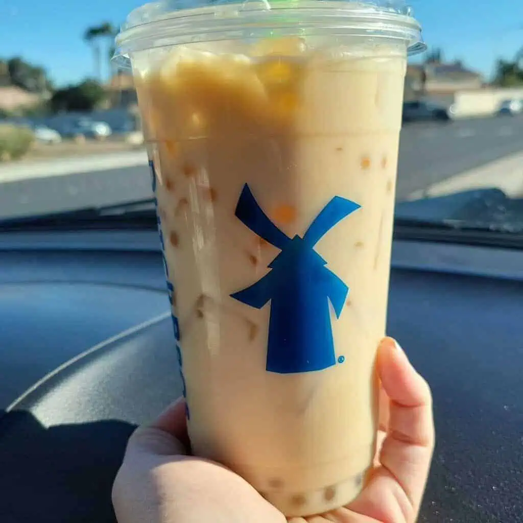 popping-honey-vanilla-boba-in-vanilla-caramel-Chai