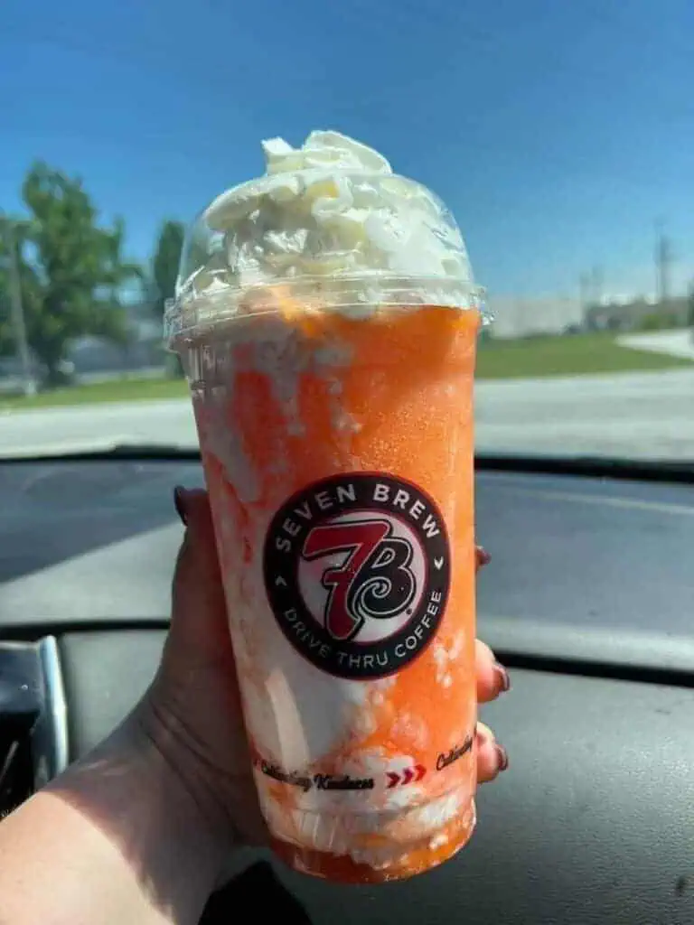 Lemonade Chiller with Orange and Strawberry and 2x Whipped Cream