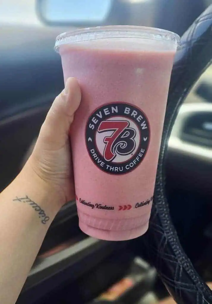 Strawberry smoothie, add cupcake & white chocolate, extra sweet