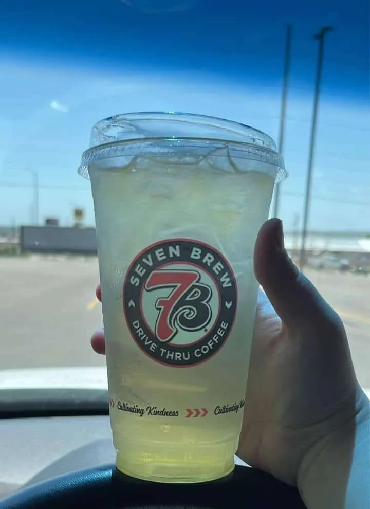medium, light ice, passion fruit, green tea, Arnold Palmer