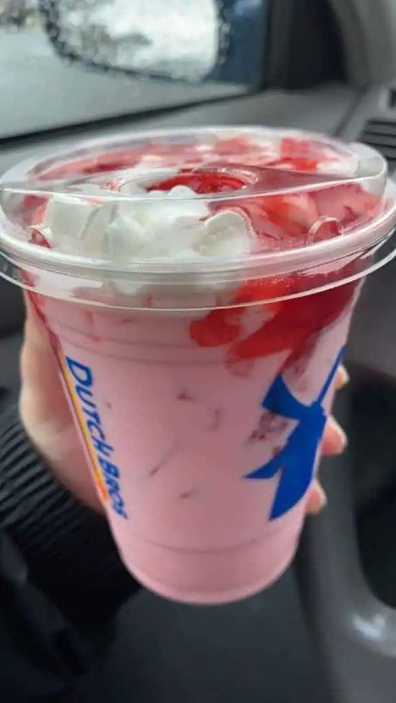 Iced Strawberry White Coffee Jelly Breve