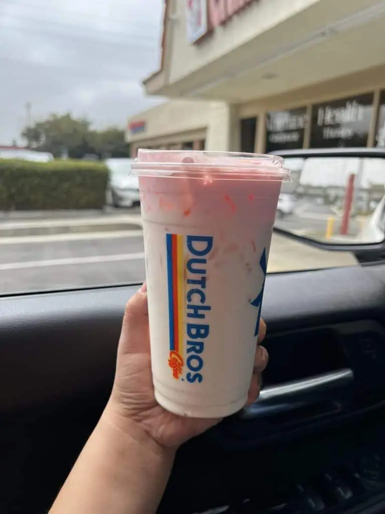 Sugar-free golden eagle with white coffee & strawberry soft top