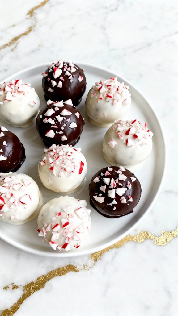 Holiday baking can feel overwhelming with too many ingredients and not enough time. These peppermint oreo balls are no-bake, rich, minty, and perfect for candy cane desserts or easy christmas snacks. Save this now to add to your best christmas desserts list!